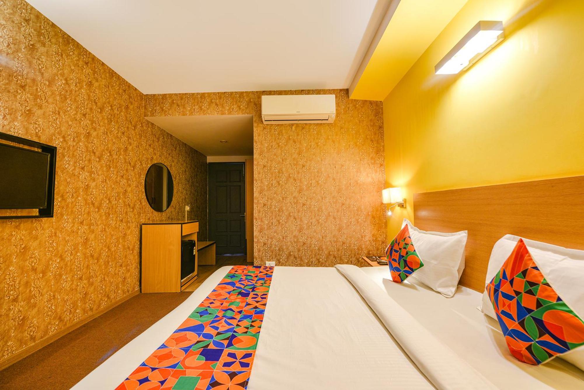 Fabhotel Old Meple Leaf グルガウン エクステリア 写真